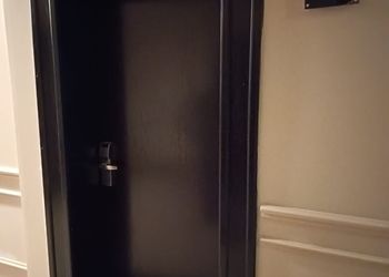 استديو هادئ بسرير ماستر