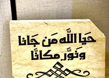 شقة بصالة أنيقة ودخول ذاتي