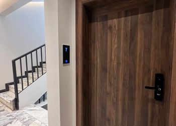 شقة بغرفة نوم ماستر و صالة جلوس