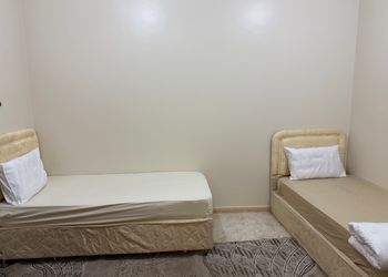 شقة بخمسة غرف نوم وصالة 
