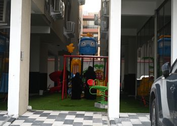 استديو بأثاث مريح وبسيط 