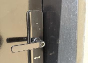 استديو بسرير ماستر وجلسة جانبية