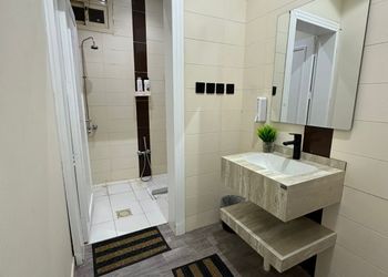 استديو بأثاث مريح وبسيط 