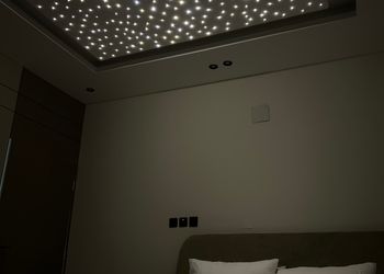 استديو بسرير ماستر وجلسة جانبية 