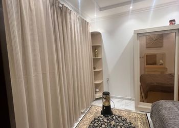 شاليه بمسبح داخلي ومجالس مريحة 
