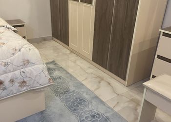 شقة بغرفتين نوم وأثاث مريح