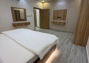 استراحة بصالة جلوس وفناء خارجي