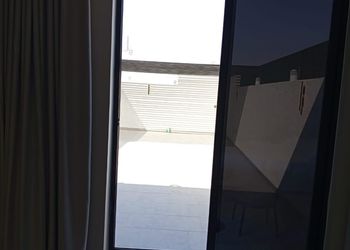 استديو بسرير ماستر وجلسه جانبيه