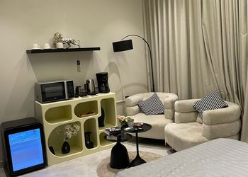 استديو أنيق بسرير ماستر وجلسة جانبية 