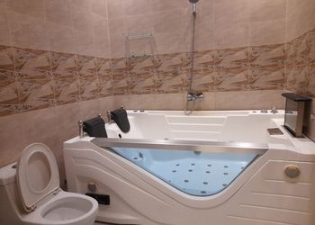 شاليه بمسطح اخضر وجلسة خارجية 
