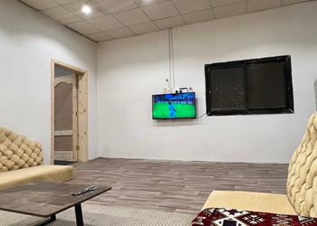استراحة بمجلس وفناء خارجي 
