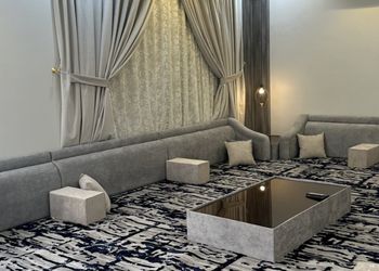 شاليه بمجلس مطل على العاب مائية