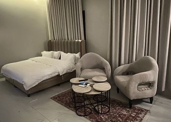 استديو هادئ بسرير ماستر