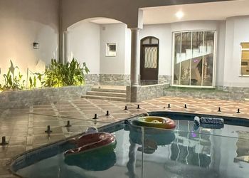 شاليه باطلاله على البحر