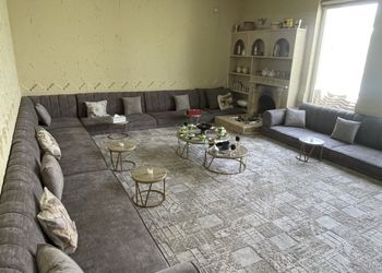 شاليه بمسبح خارجي وصالة جلوس