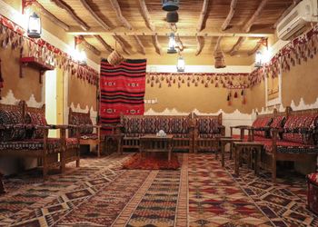 مزرعة بجلسة خارجية ومسطح اخضر