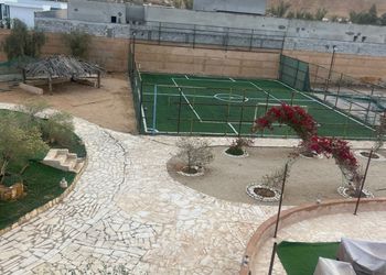 استراحة بجلسة خارجية ومسطح اخضر