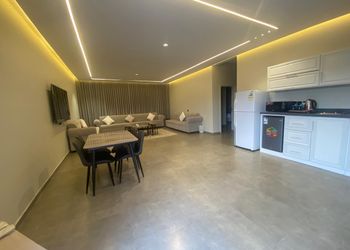 شاليه بمسطح اخضر ومجلس