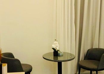 استديو بسرير ماستر وأثاث مريح 