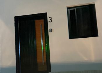 استديو بسرير ماستر وجلسة جانبية 