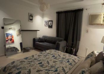 استديو بدخول ذاتي وسرير مريح 