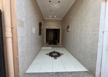 شقة بصالة جلوس وغرفة نوم 