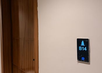 استديو بسرير ماستر وجلسة جانبية