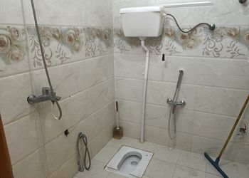 استراحة بمجالس واسعة وفناء خارجي 