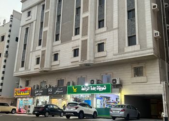 استديو بسرير ماستر وأثاث مريح 
