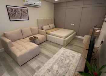 استديو بدخول ذاتي وتصميم هادئ 