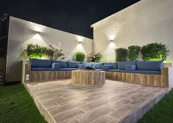 شاليه بمسبح ومسطح اخضر