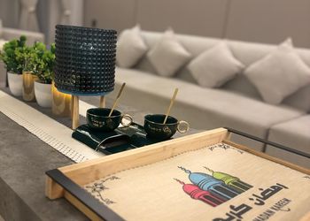شاليه بتصميم أنيق ومجالس واسعة 
