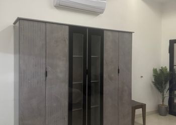 شاليه بمسطح اخضر وجلسة خارجية 