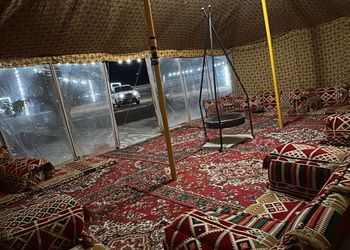 مخيم بجلسة خارجية واجواء ممتعة