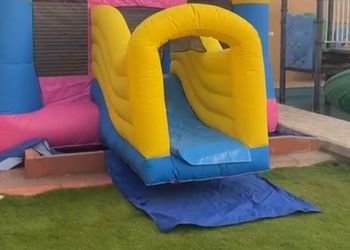 شالية بألعاب اطفال 
