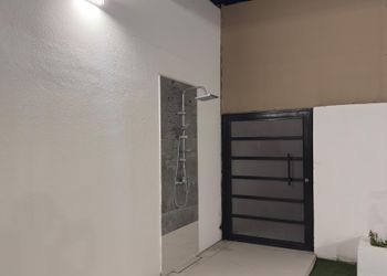 شاليه بمسطح اخضر ومسبح 