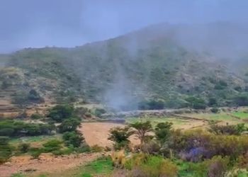 فيلا ببلكونه مطلة على الجبل