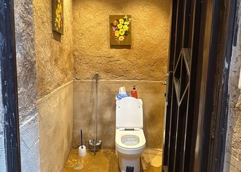 شاليه بطابع تراثي بجلسة خارجية  