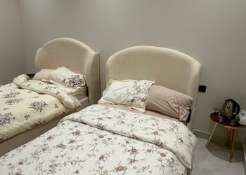 استديو بسريرين مفردة و أثاث مريح