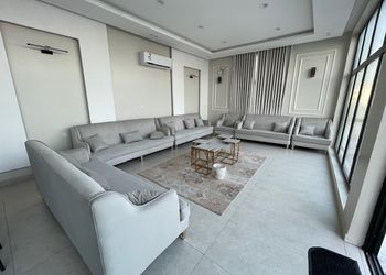 شاليه بمسطح اخضر ومسبح
