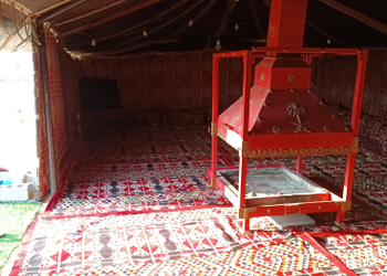 مخيم بجلسة خارجية و بيت شعر