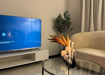 شقة بغرفة معيشة وغرفة نوم 