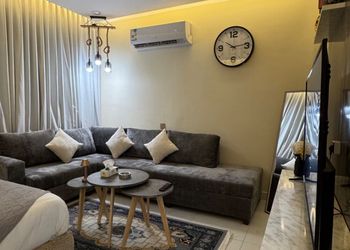 استديو بسرير ماستر وجلسة جانبية