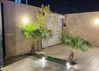 شاليه بمسبح خارجي وجلسة خارجية