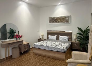 استراحة بمسطح اخضر ومجالس