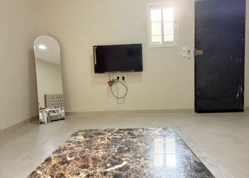استديو هادئ بأثاث مريح