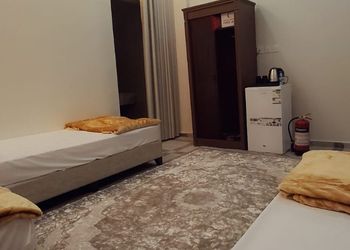 استديو بأسرة مفردة وأثاث مريح