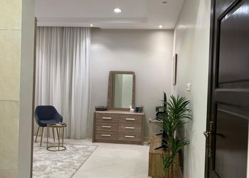 استديو بسرير ماستر وأثاث مريح 