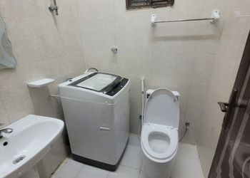 شقة باربع غرف نوم وصالة