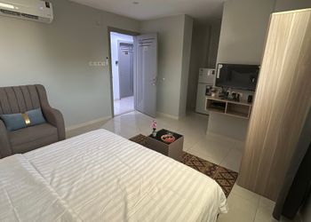 استديو باثاث مريح وبسيط 